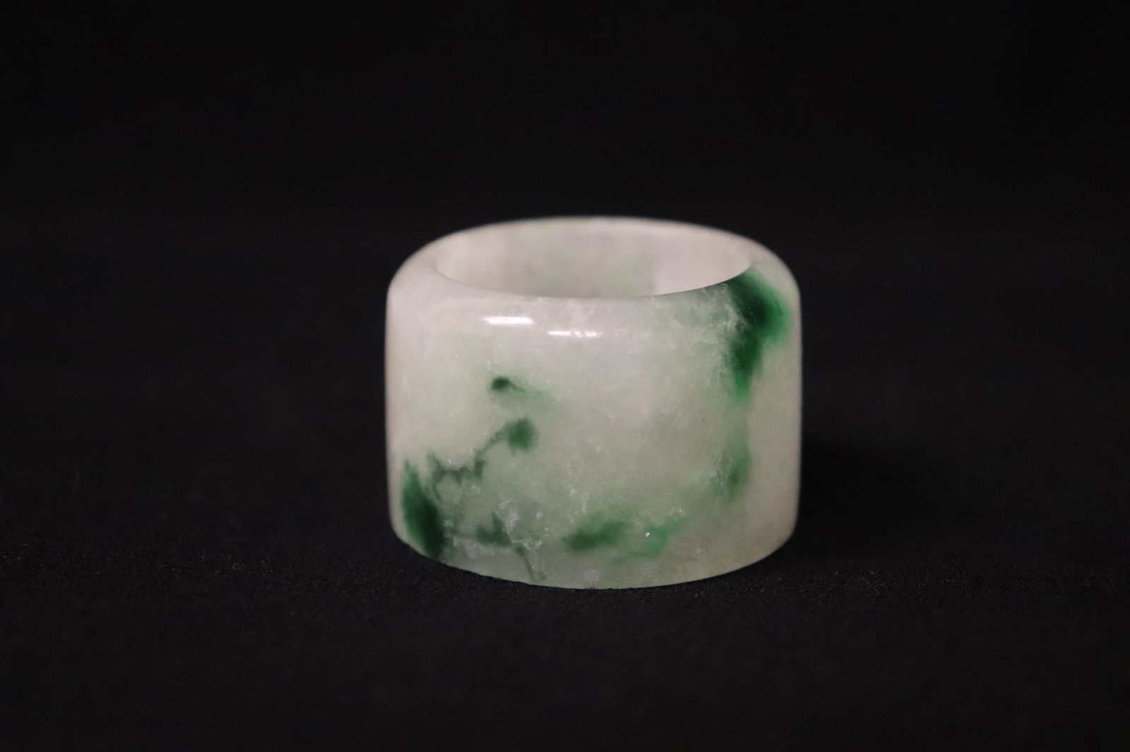A jadeite archer's ring (1 of 7)