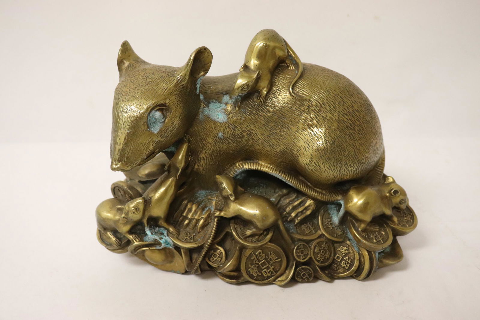 Chinese vintage gilt bronze sculpture (1 of 10)