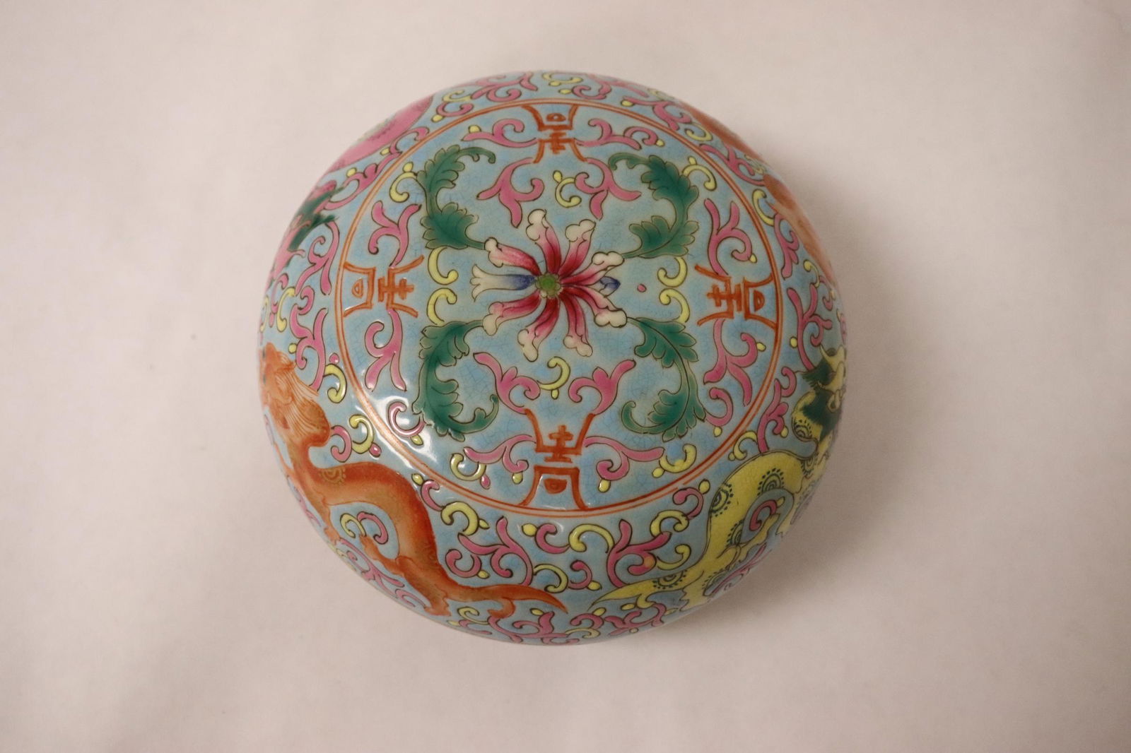 A beautiful Chinese famille rose covered box (1 of 9)
