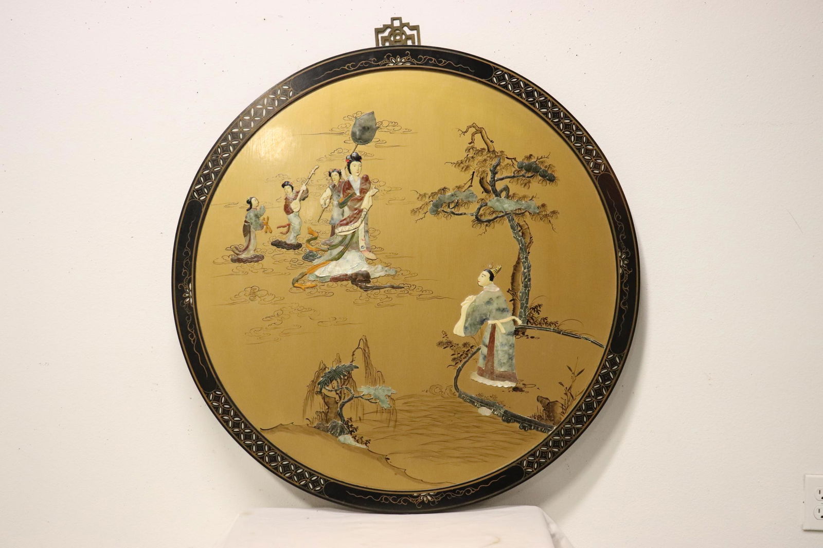 A round Chinese lacquer wall plaque (1 of 10)