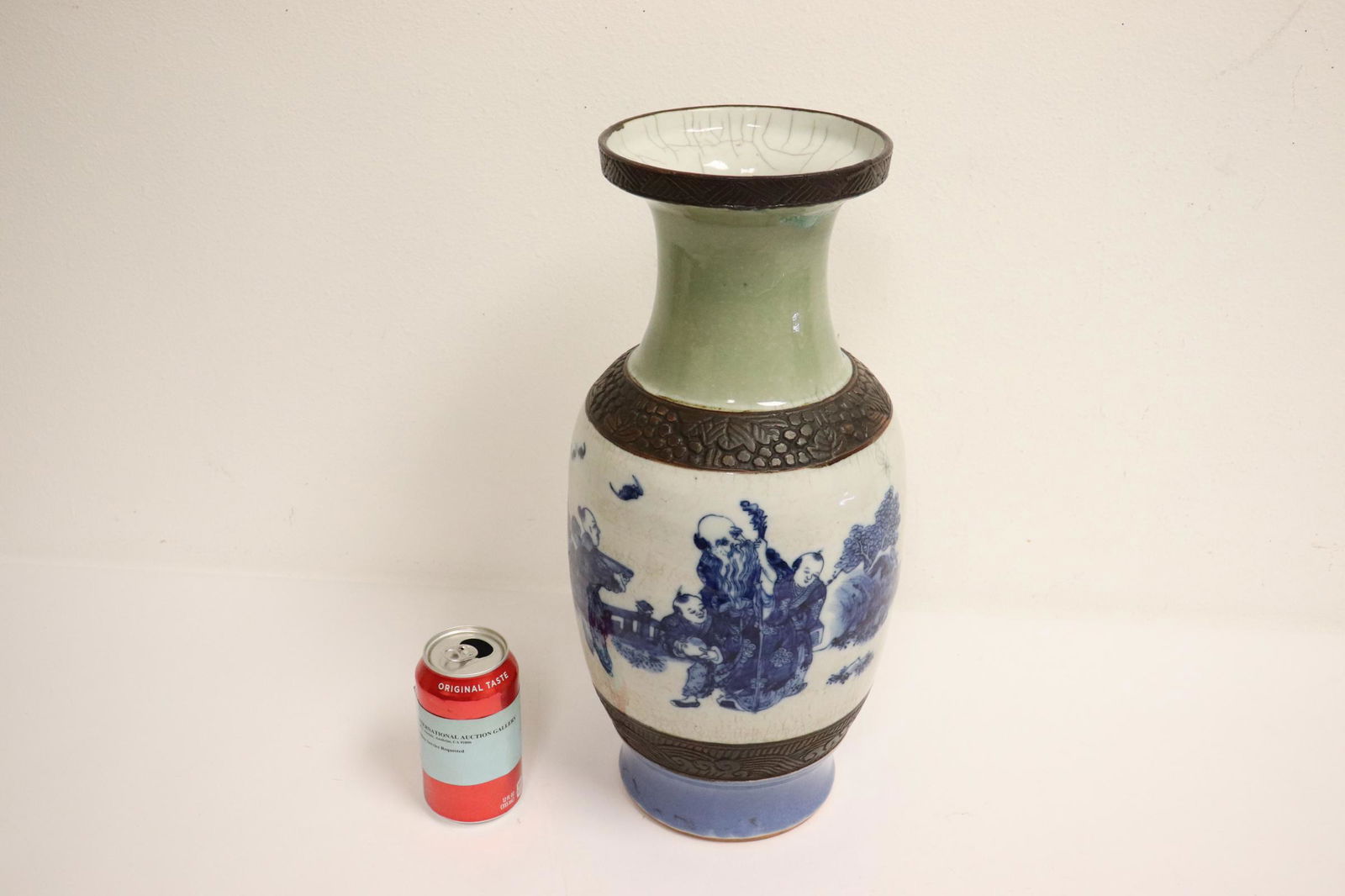 Chinese large blue and white jar (1 of 10)