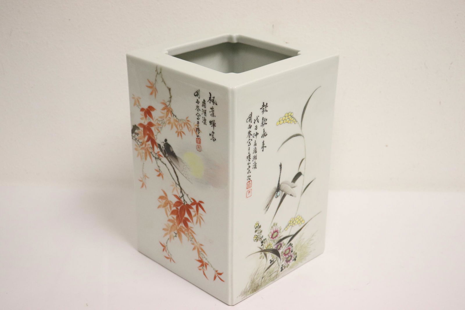 Chinese large famille rose porcelain brush holder (1 of 10)