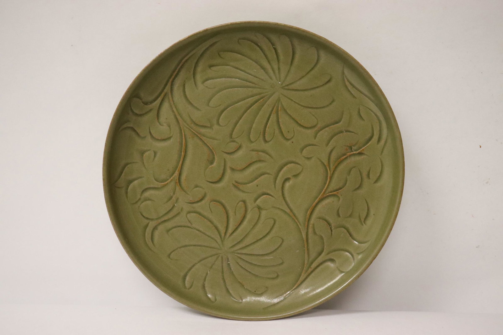 Chinese Song style celadon plate (1 of 8)