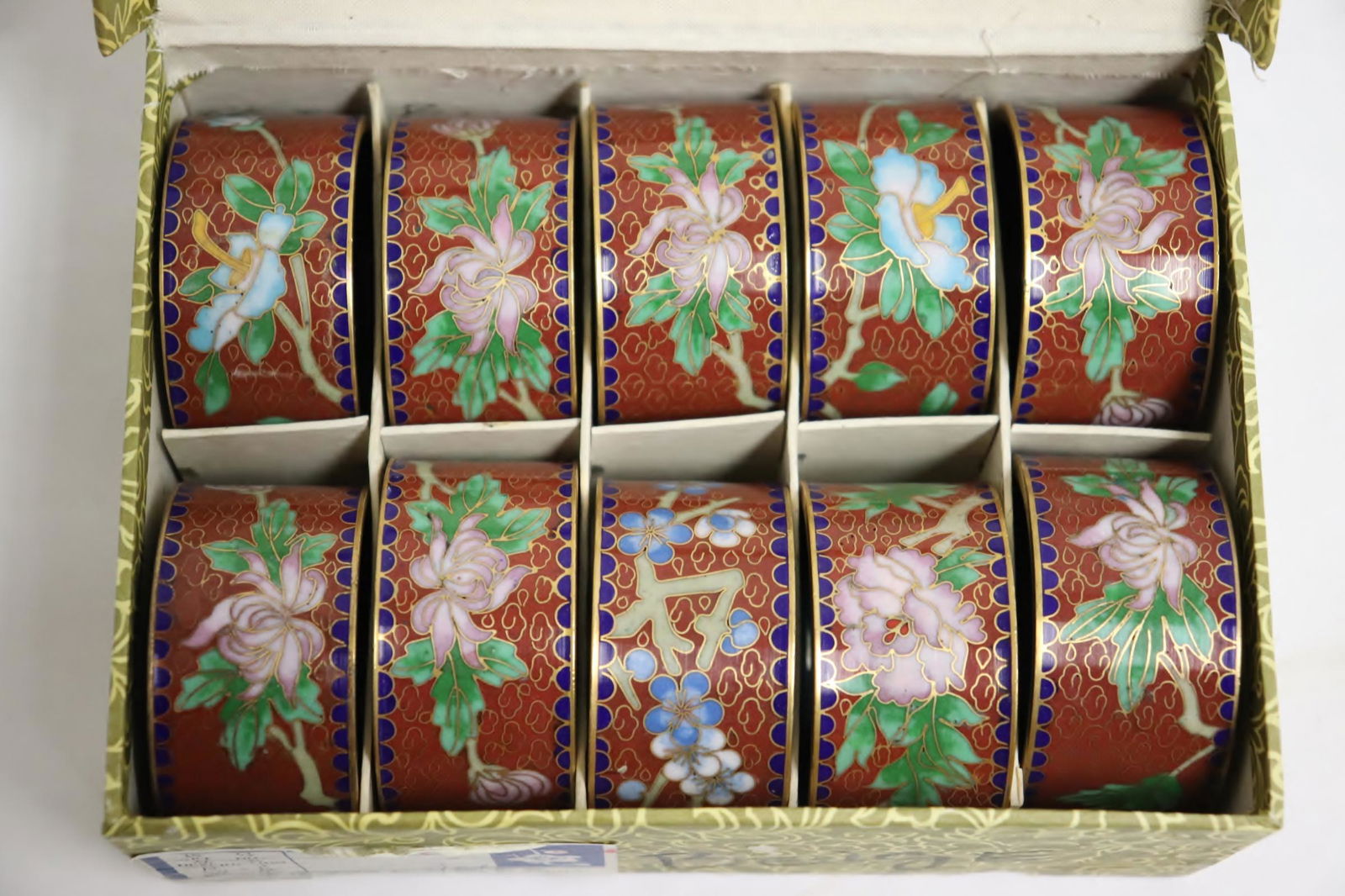 10 Chinese cloisonne napkin rings: 10 Chinese cloisonne napkin rings (1.1"x2.13"dia each)