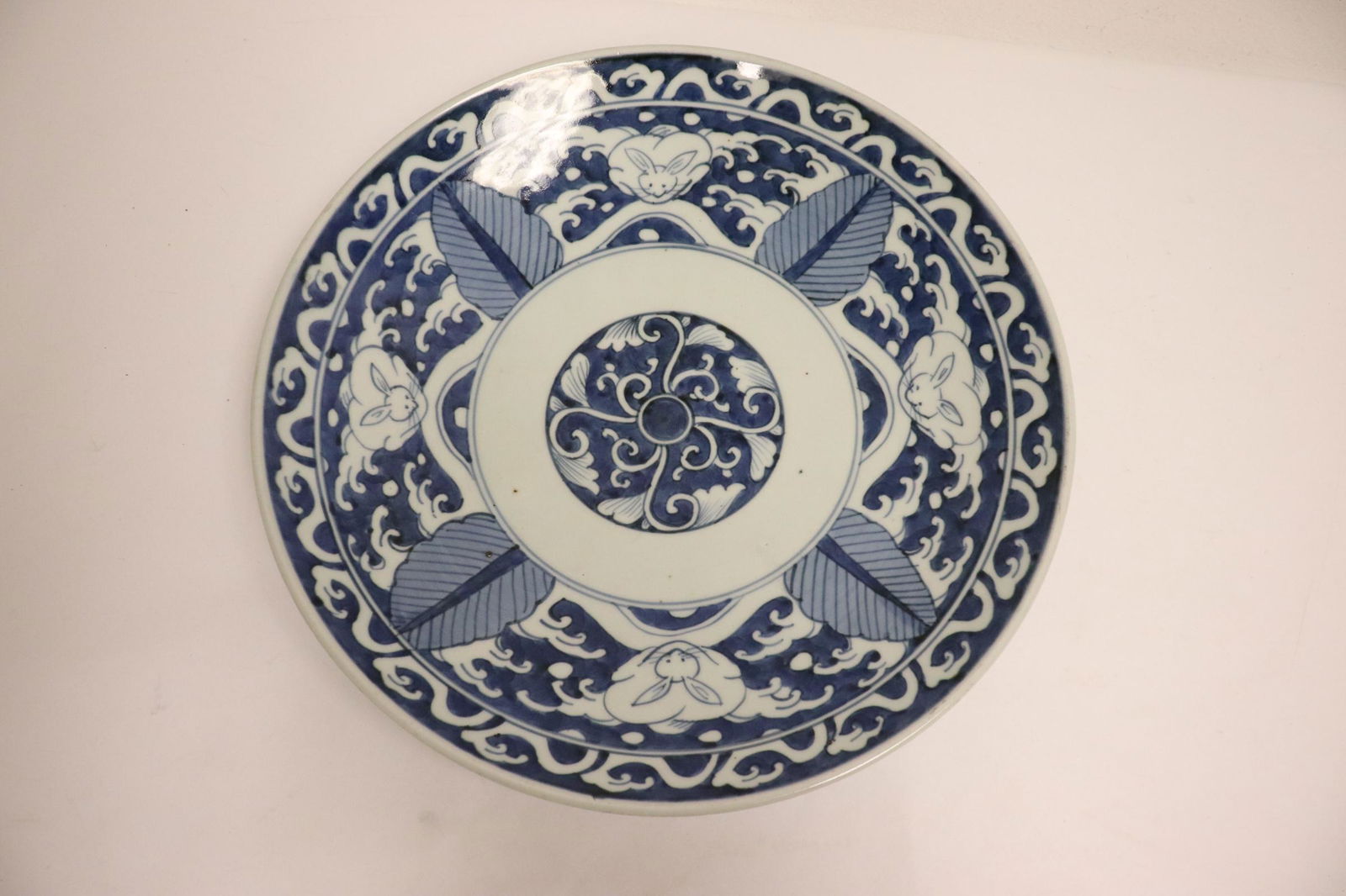 Chinese antique blue and white plate: Chinese antique blue and white plate, 2.95"Hx15.8"dia