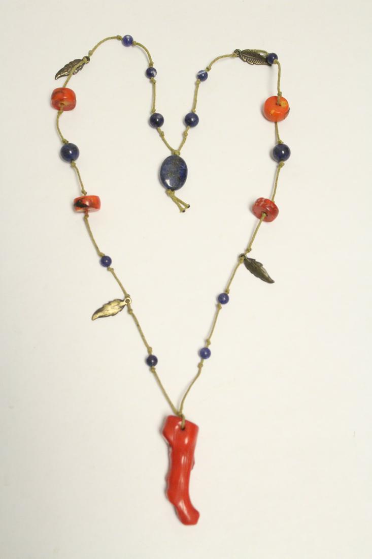 antique necklace with natural coral and lapis beads: Chinese antique necklace with natural coral and lapis beads, NO INTERNATIONAL SHIPPING OF CORAL