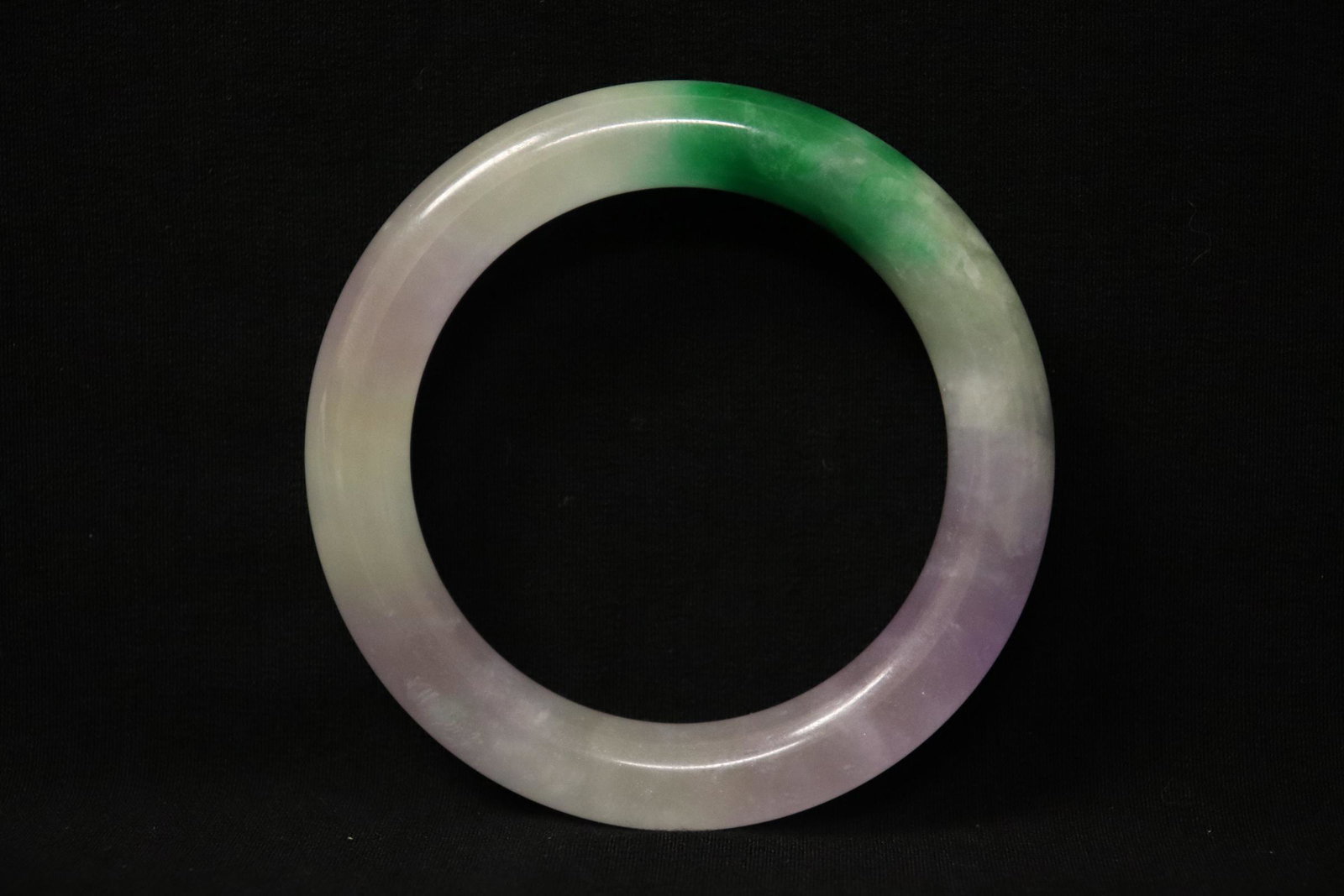 Chinese jadeite like bangle: Chinese jadeite like bangle, 0.5"x3.3"od(2.35"id)