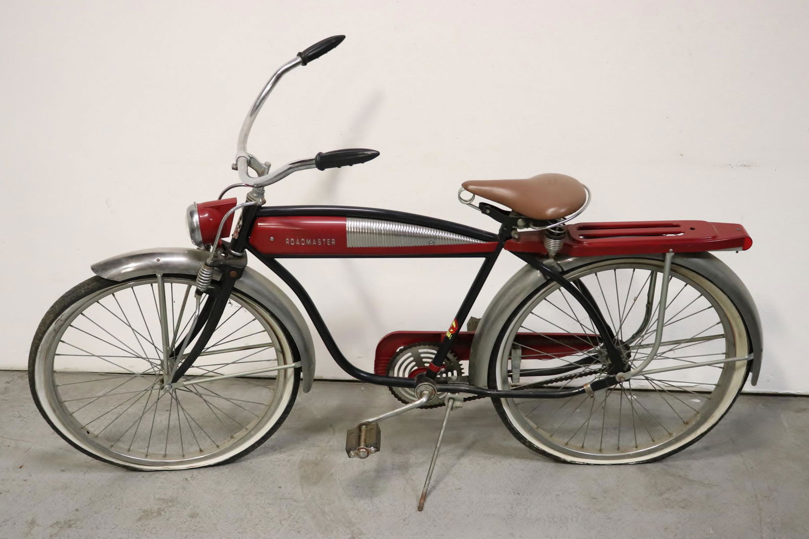 A beautiful vintage art deco Roadmaster bike (1 of 10)