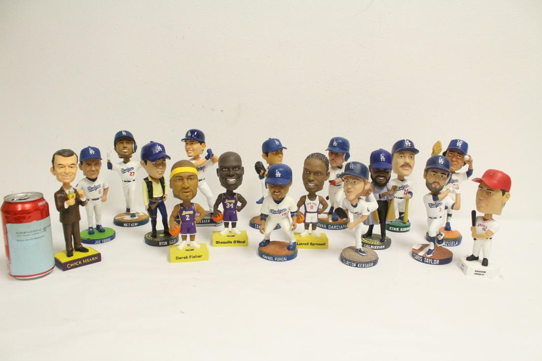 17 bobble head figures (1 of 9)