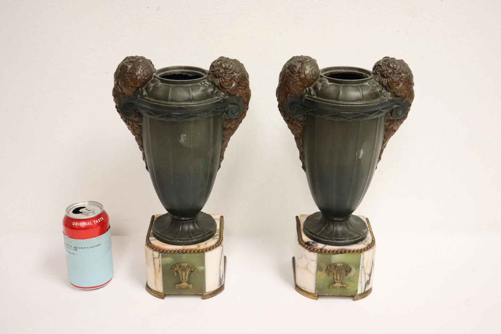 Pair beautiful art deco urns (1 of 9)