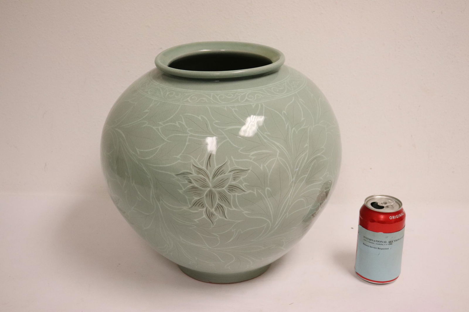 A fine Korean celadon jar (1 of 11)