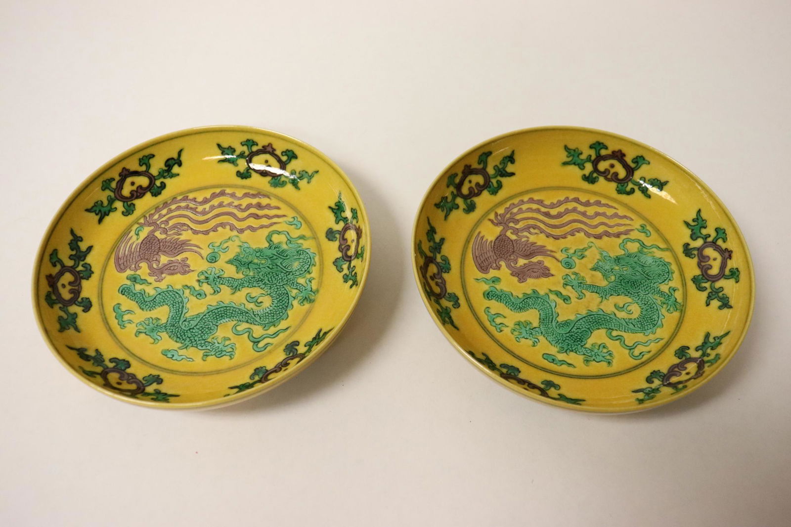Pair Chinese vintage famille rose porcelain plate (1 of 10)