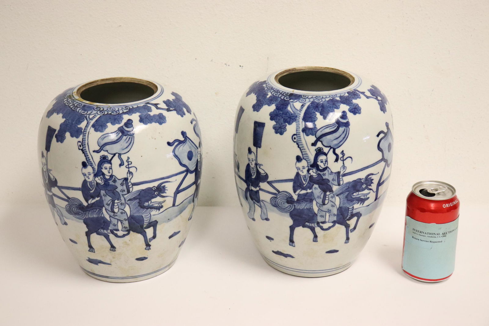 Pair Chinese antique blue and white jars, no cover: Pair Chinese antique blue and white jars, no cover, 10"Hx7.8"dia, 9.65"Hx7.7"dia
