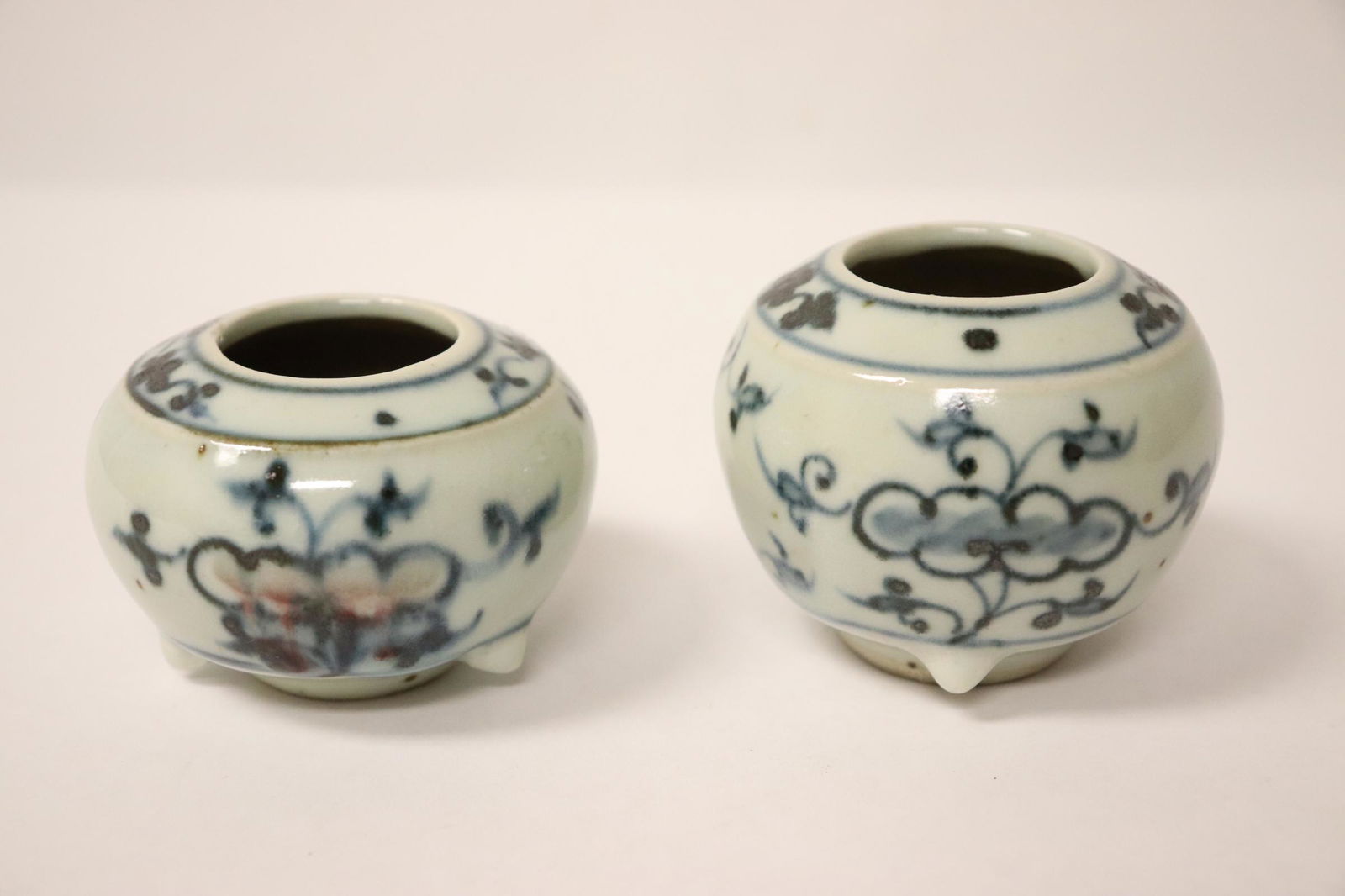 2 Chinese antique blue and white miniature jars: 2 Chinese antique blue and white miniature jars, 1.7"Hx2.5"dia, 2"Hx2.5"dia
