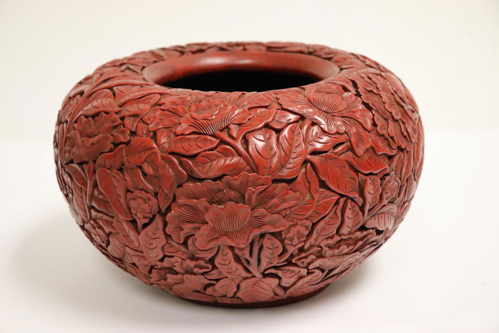 A large Chinese cinnabar jar (1 of 9)