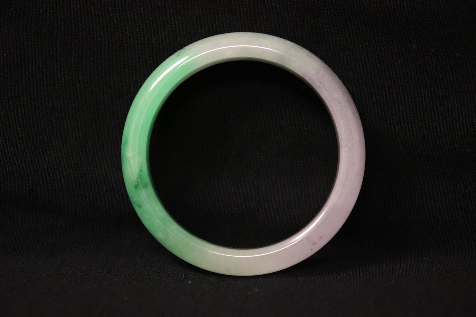 A jadeite like bangle: A jadeite like bangle, 0.55"x2.9"od(2.3"id)