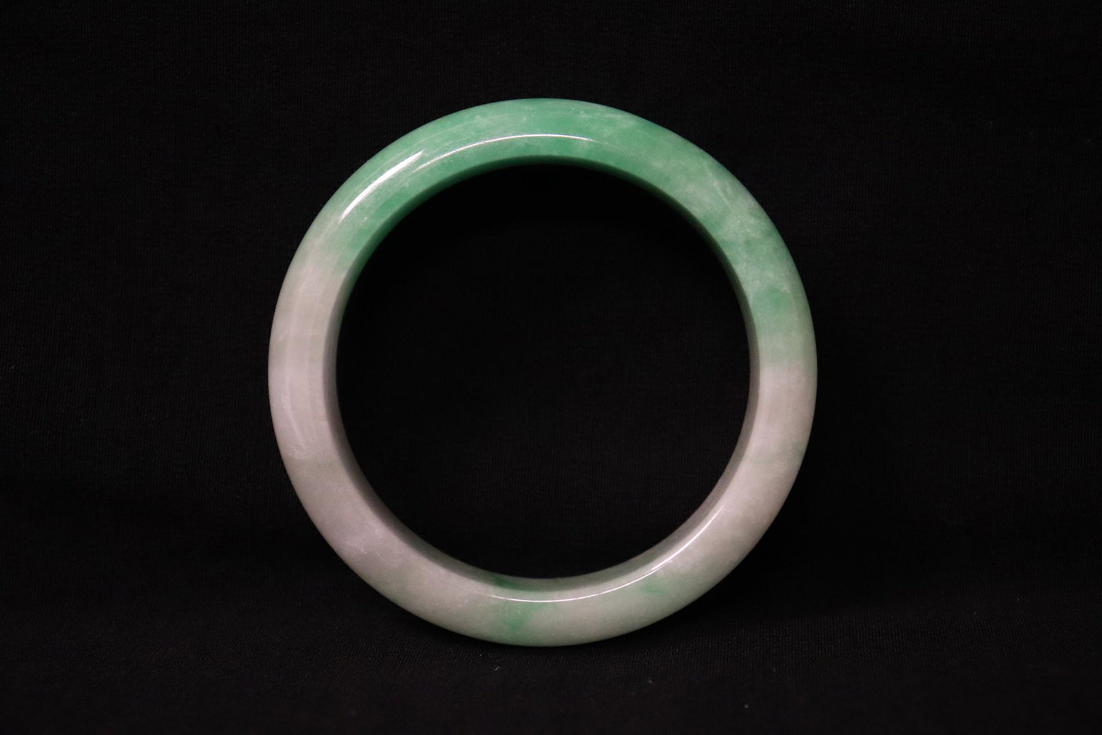 A jadeite like bangle: A jadeite like bangle, 0.6"x3"od(2.3"id)