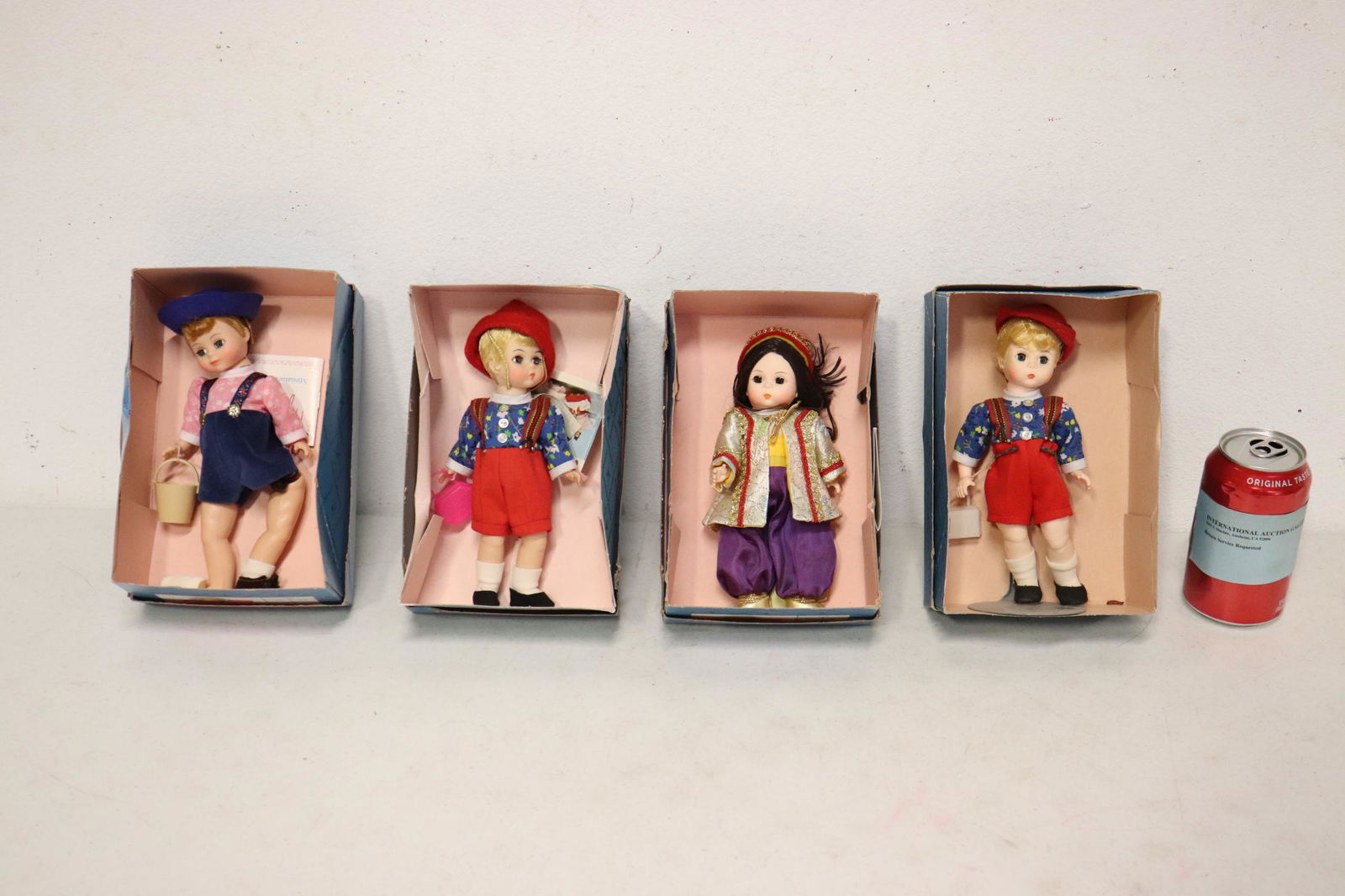 4 vintage Madame Alexander dolls: 4 vintage Madame Alexander dolls