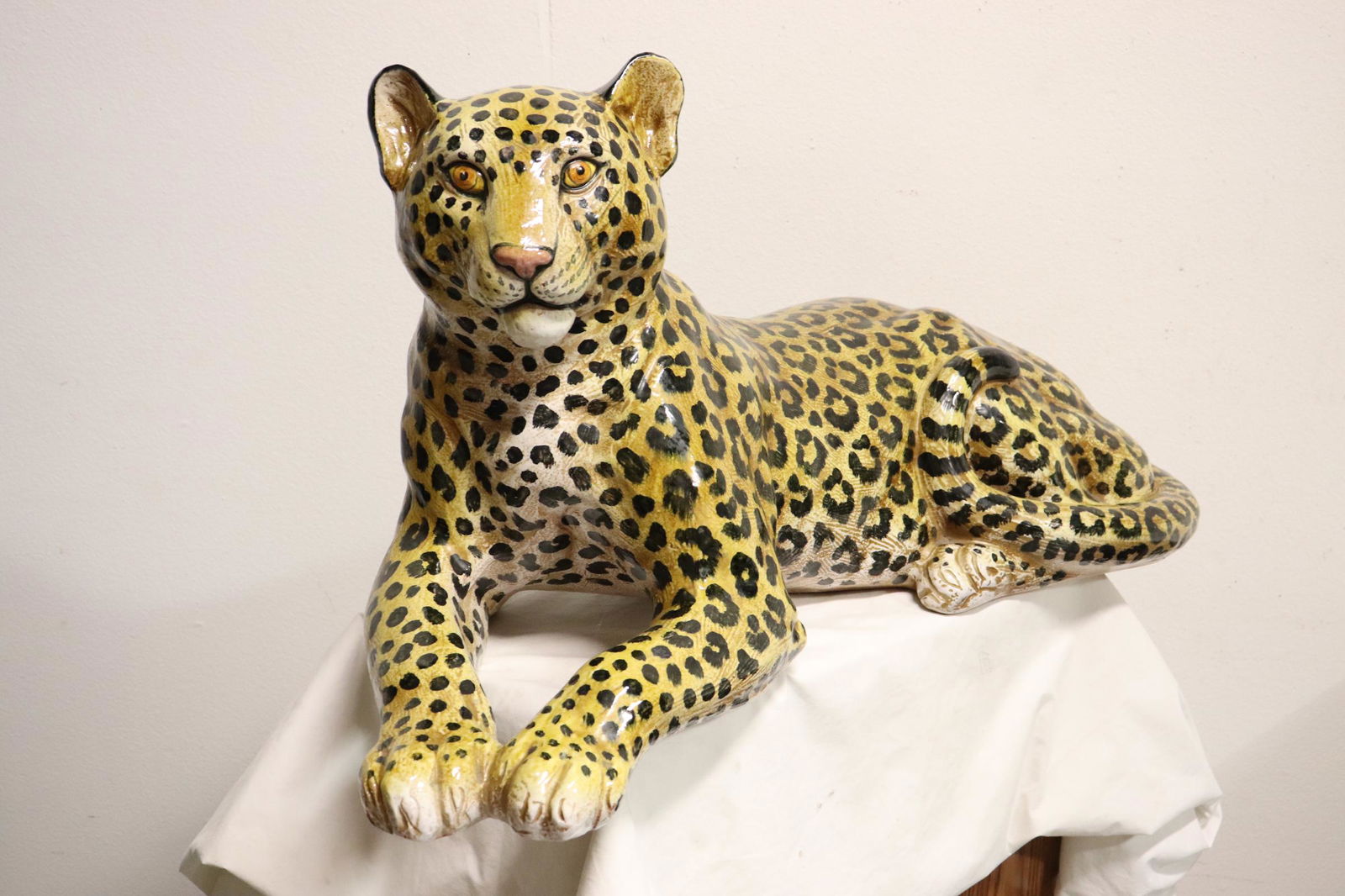 An Italian painted sculpture of panther: An Italian painted sculpture of panther, possible Capodimonte, 18"H