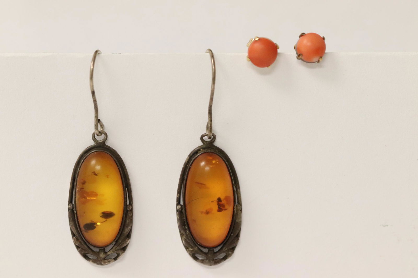 2 pairs of earrings (1 of 10)