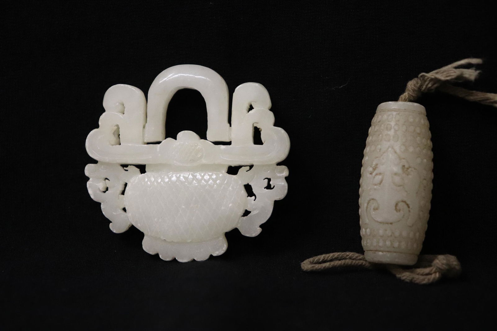 2 Chinese white jade ornaments (1 of 9)