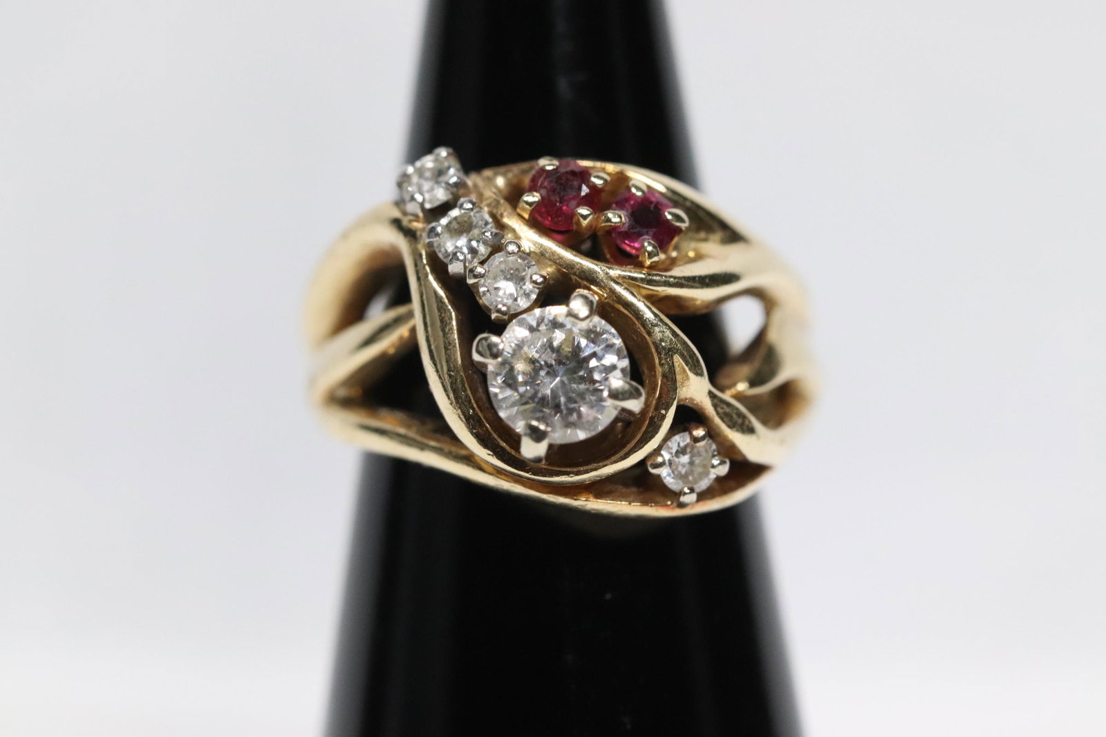 A beautiful rose gold retro diamond ring (1 of 10)
