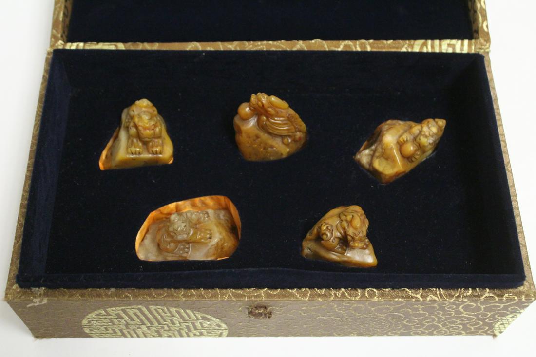 5 Chinese finely carved shoushan stone seal (1 of 10)