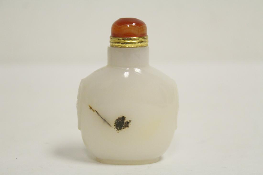 A fine agate carved snuff bottle (1 of 10)