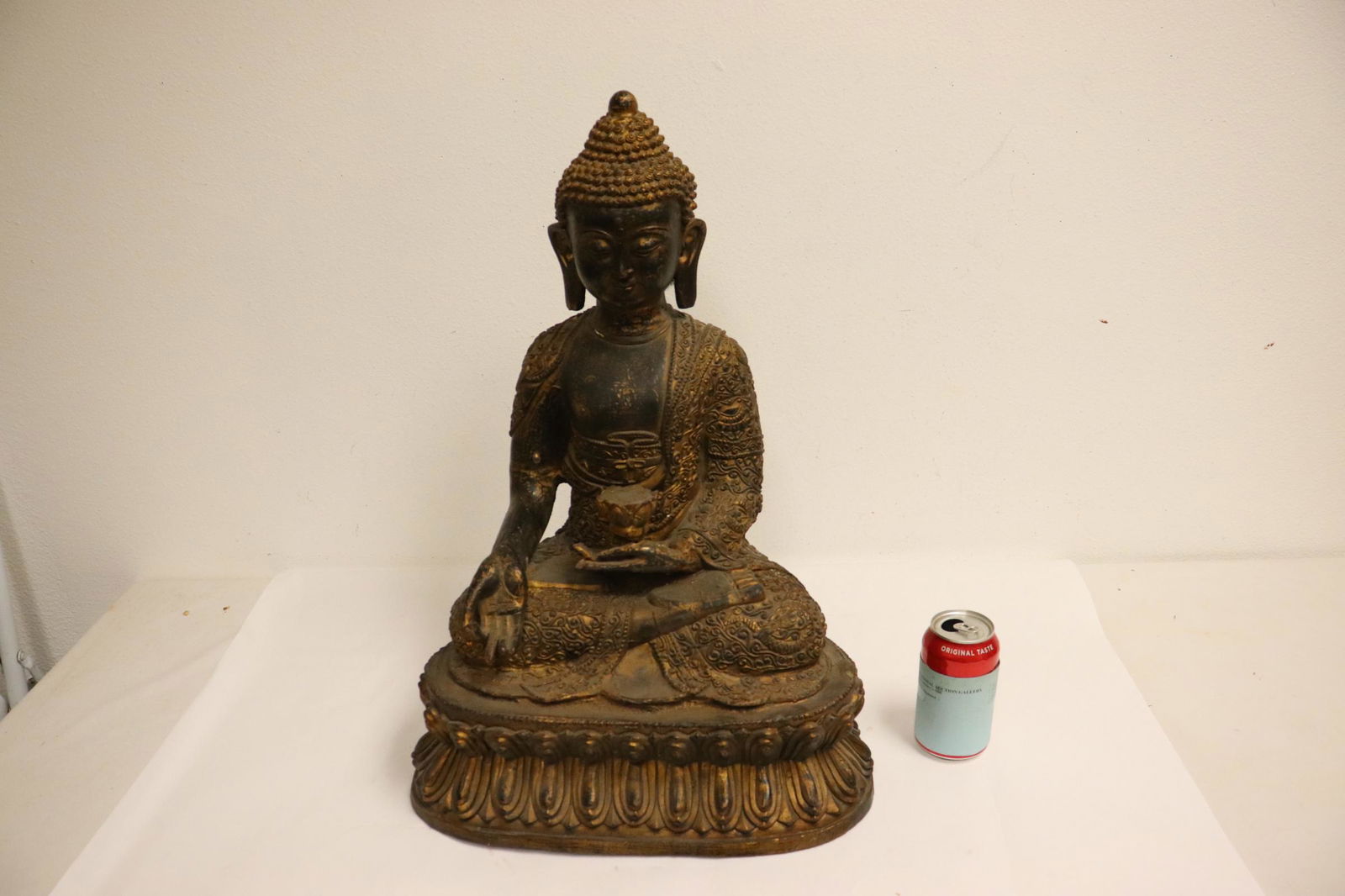 Large Chinese bronze sculpture of deity (1 of 11)