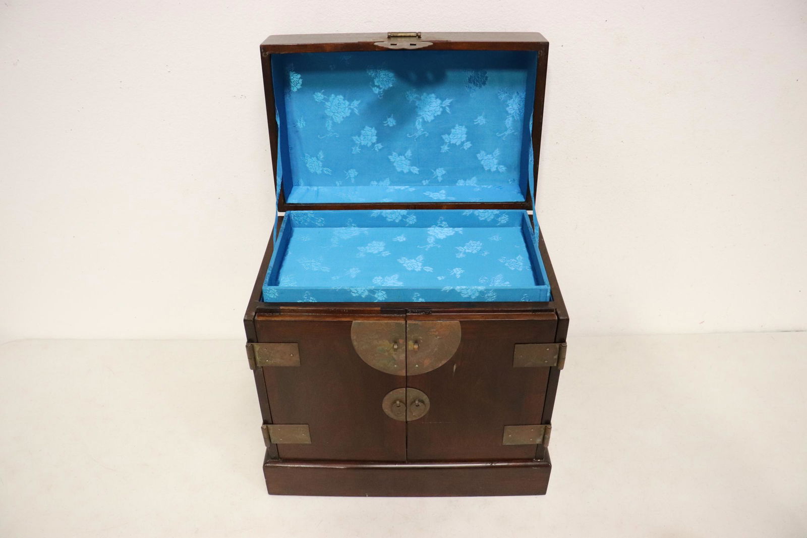 Chinese rosewood miniature cabinet (1 of 8)