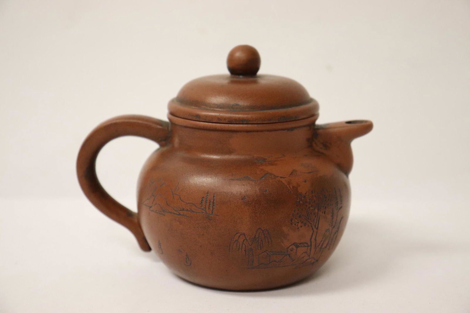 A fine Yixing teapot (1 of 10)