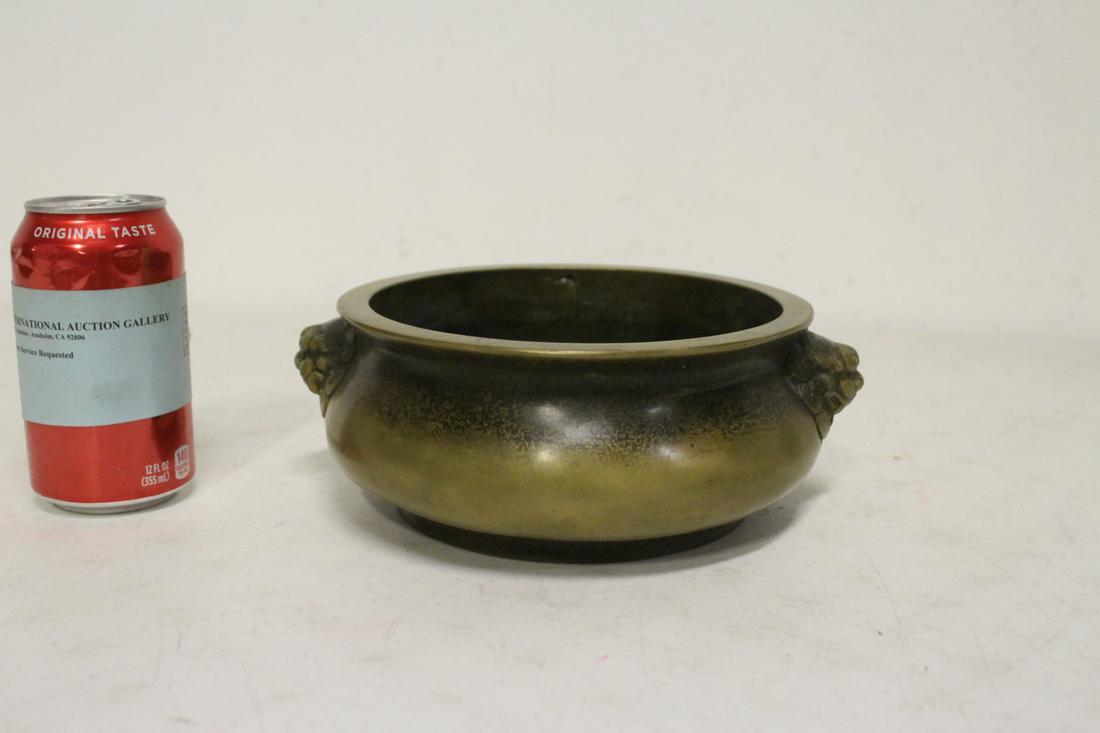 A very heavy Chinese bronze censer (1 of 9)