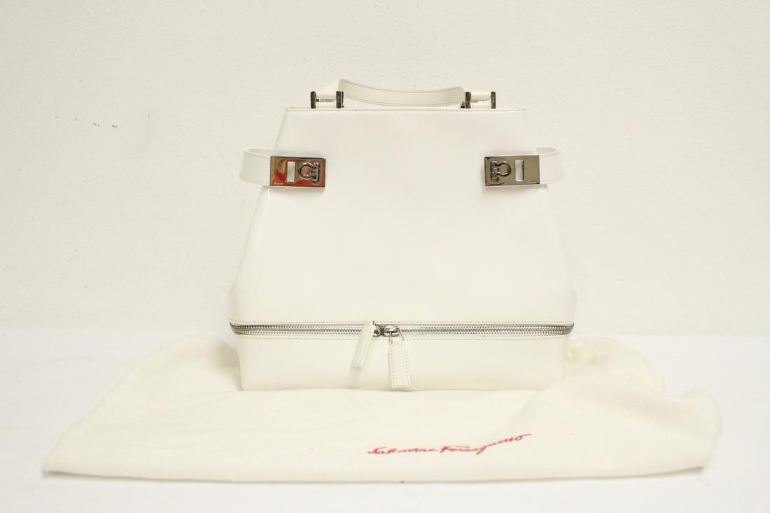 A fine Salvatore Ferragamo lady's handbag (1 of 10)