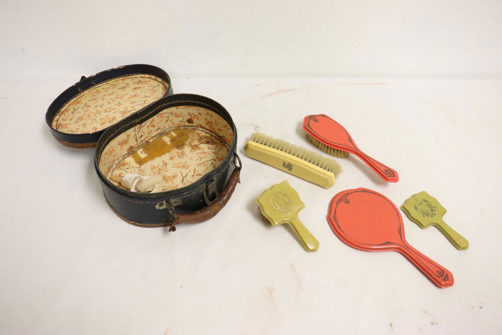 A vintage doll case, and doll accessories (1 of 9)