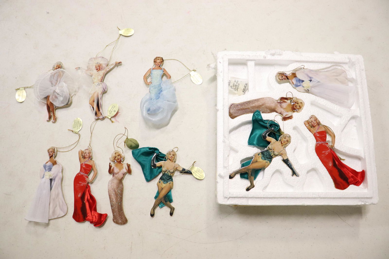 11 Marilyn Monroe figures by Bradford w/ certificate (1 of 9)