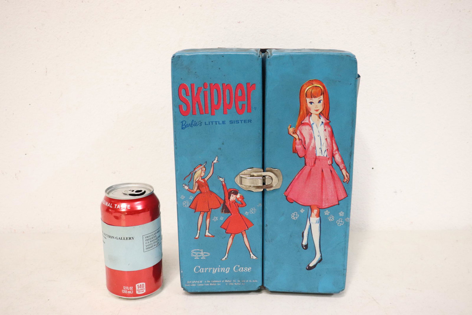 2 vintage Skippers with clothes and case: 2 vintage Skippers with clothes and case