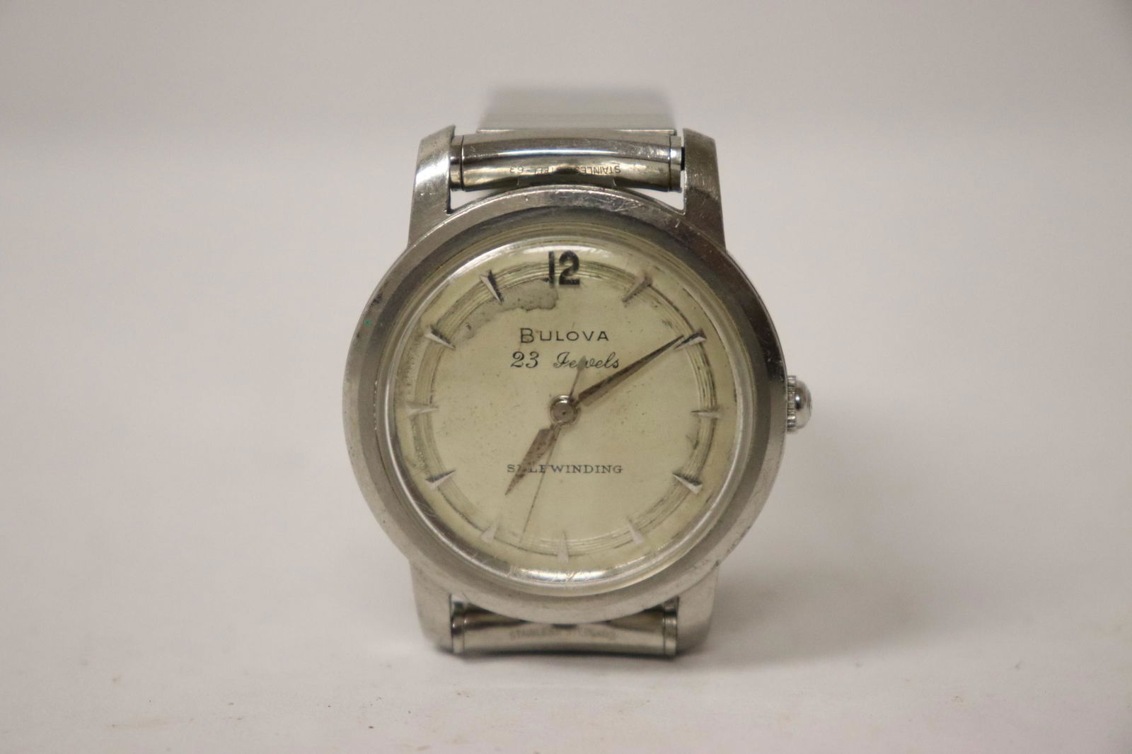 A rare 23-jewel Bulova automatic wrist watch (1 of 6)
