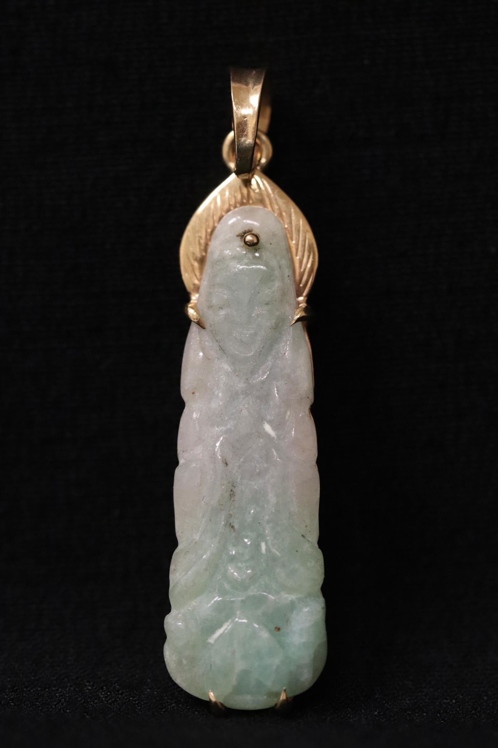 vintage jadeite pendant w/ 18K backing & hook (1 of 9)