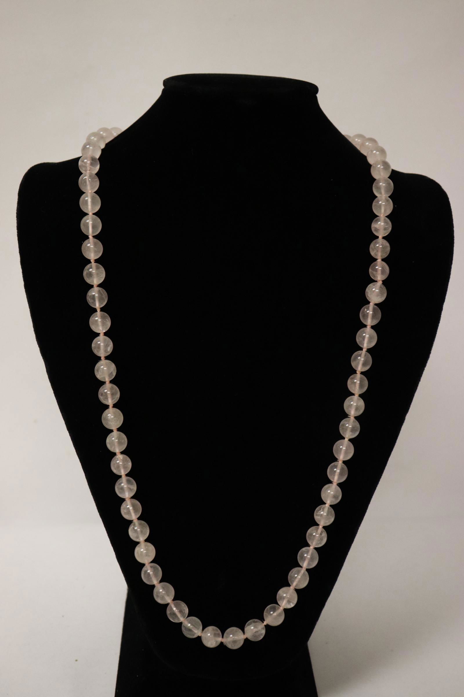 A rose quartz bead necklace (1 of 9)