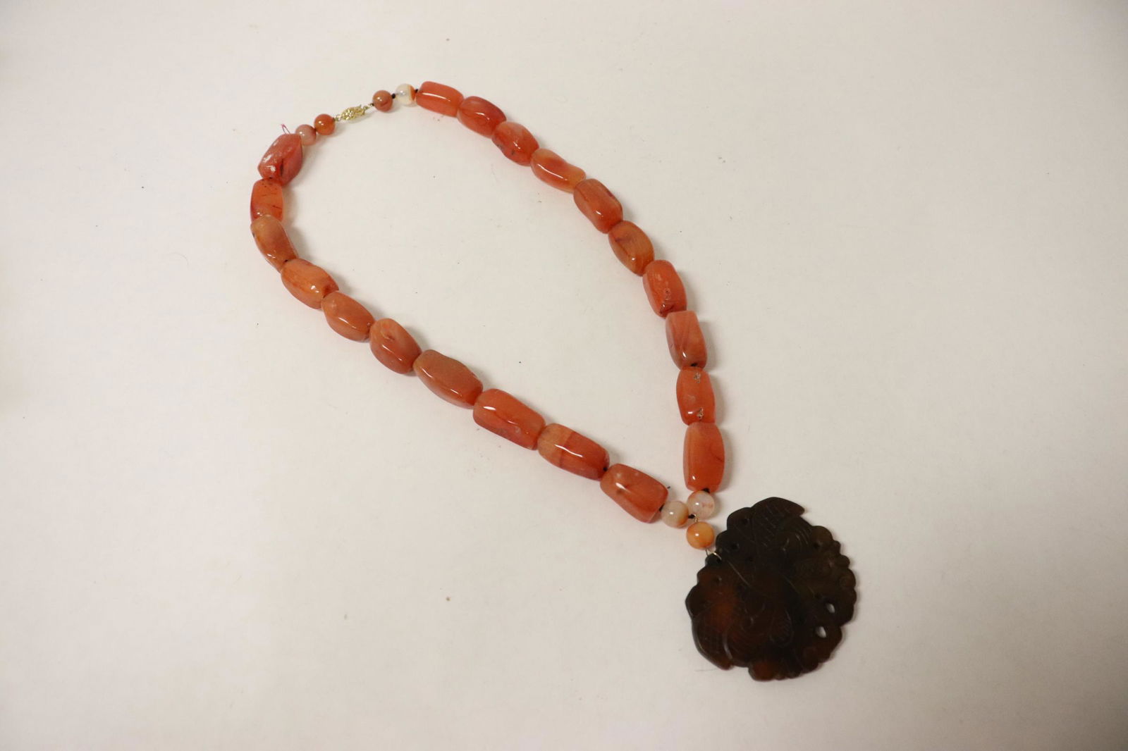 An agate carved ornament w/ agate bead necklace (1 of 9)