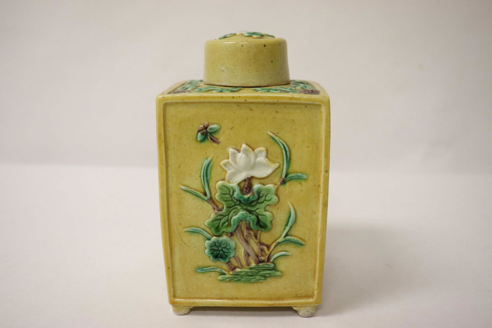 Chinese antique fahua porcelain tea caddy: Chinese antique fahua porcelain tea caddy, 5.5"Hx3.1"x3.1"