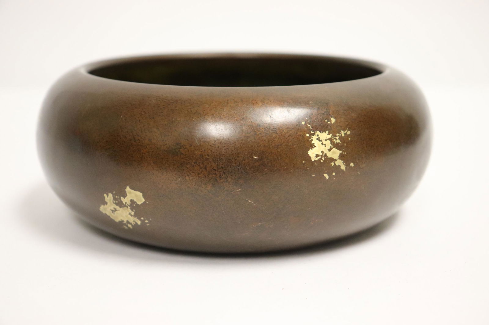 A very heavy Chinese bronze censer (1 of 9)