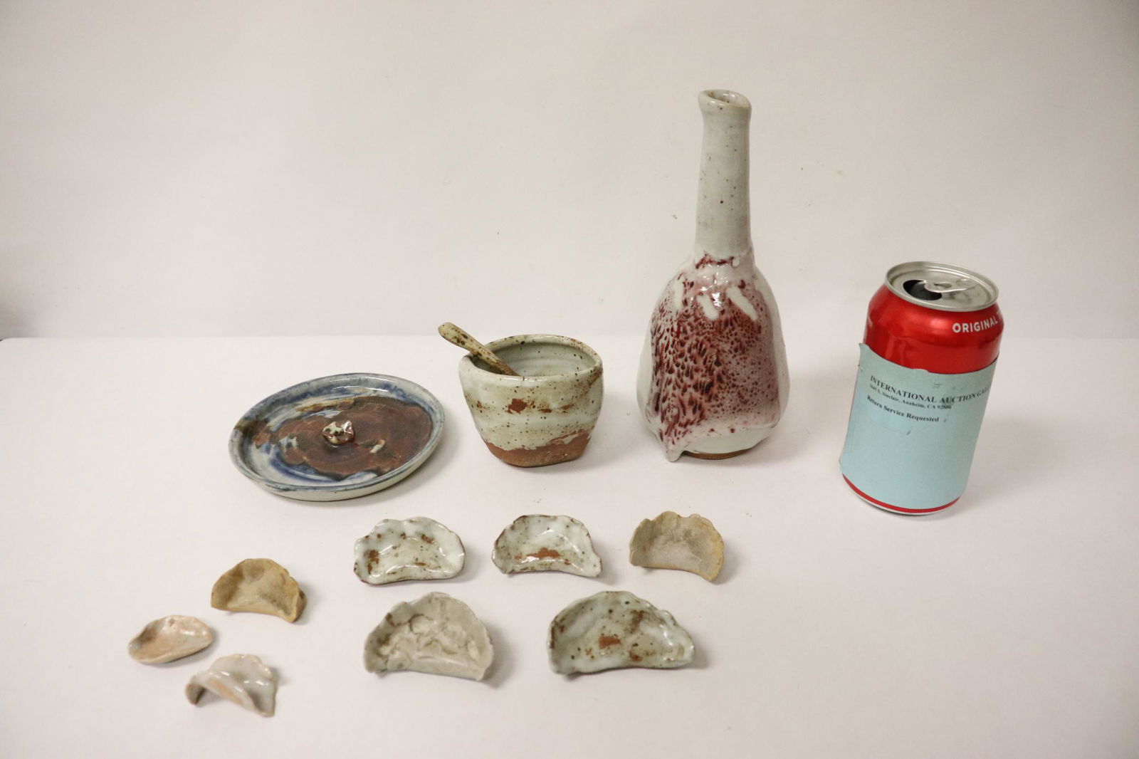 Lot of Chinese antique red and white porcelain pieces: Lot of Chinese antique red and white porcelain pieces