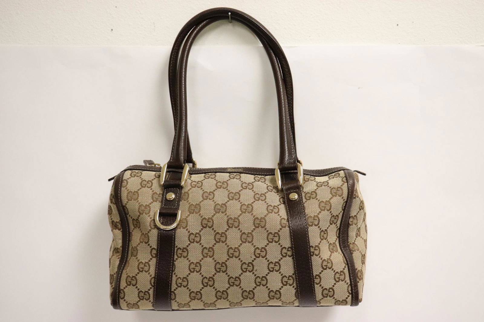 Authentic Gucci GG canvas classic handbag (1 of 10)