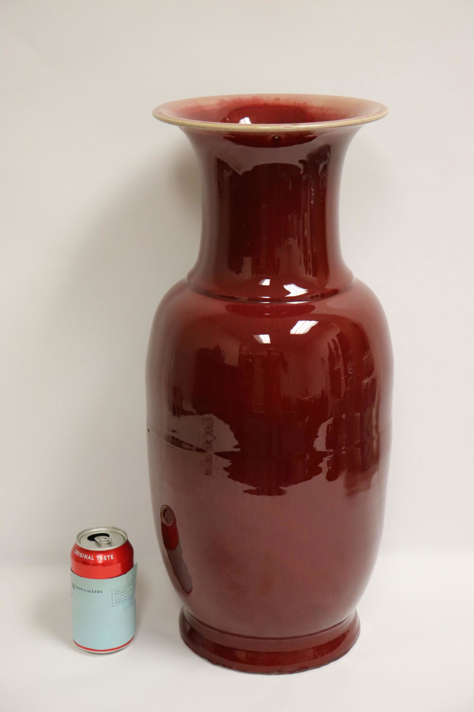 A large Chinese 18th/19th c. porcelain vase (1 of 10)