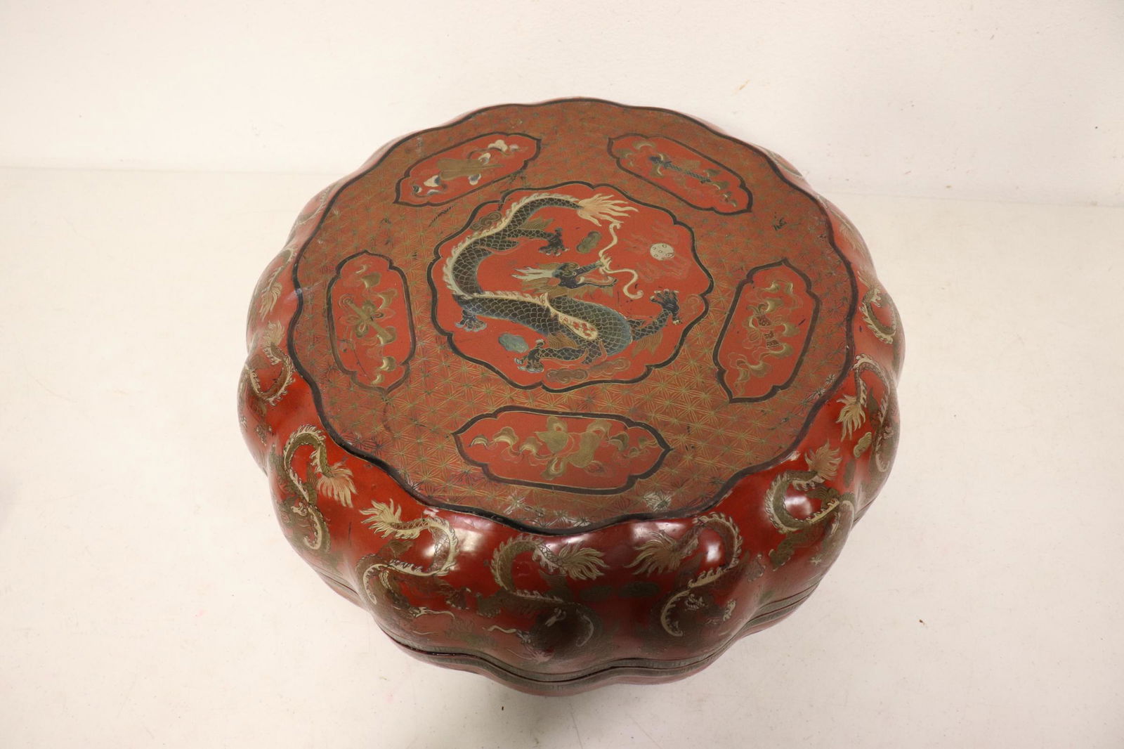 Large Chinese vintage lacquer covered box (1 of 10)