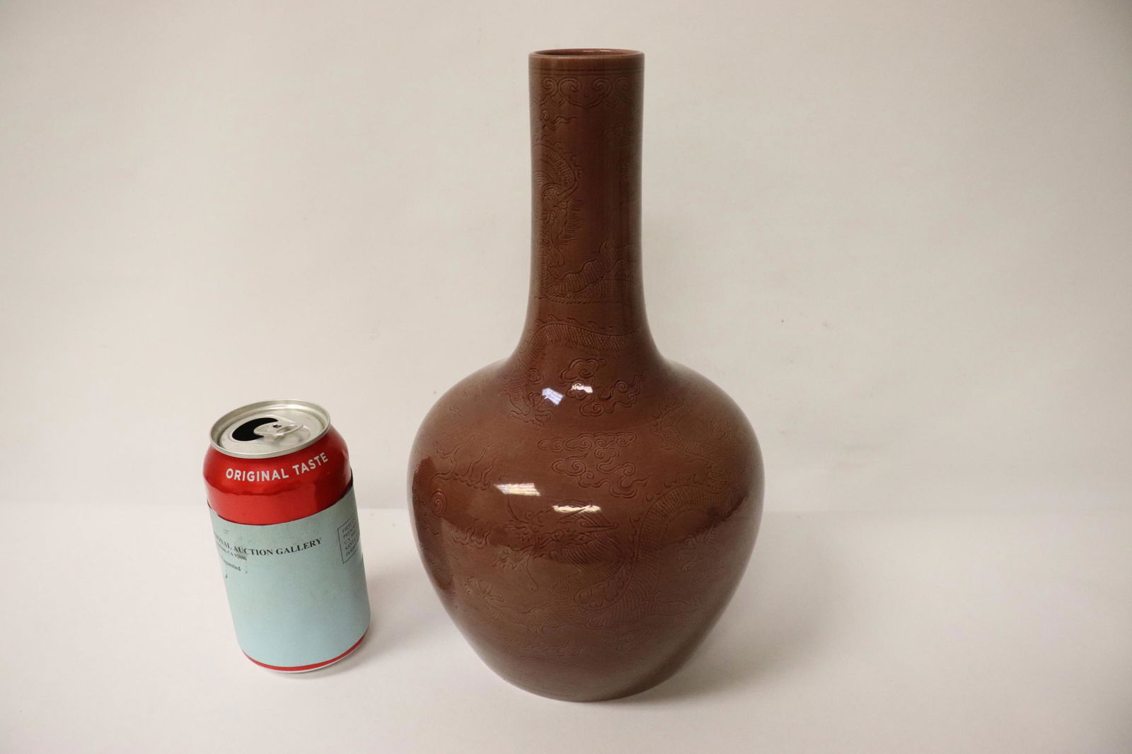 Chinese vintage porcelain bottle vase (1 of 11)