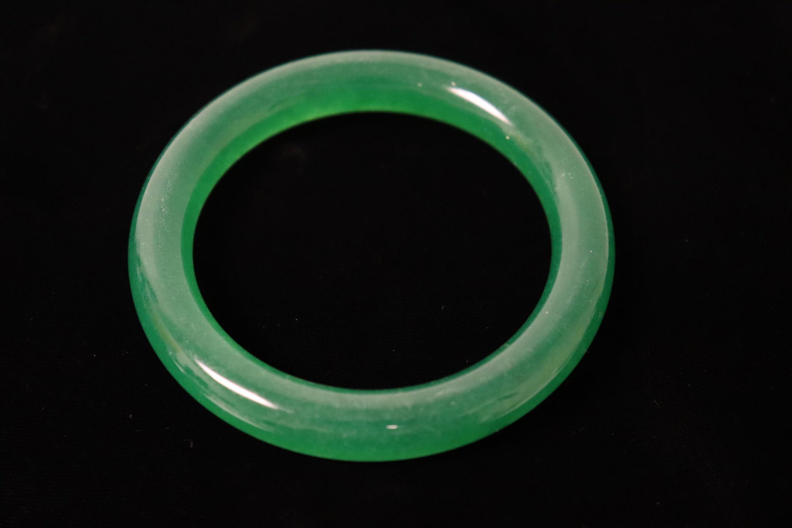 A jadeite like bangle: A jadeite like bangle, 0.4"x3"od(2.25"id)