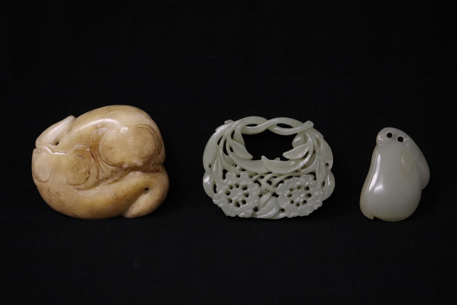 3 Chinese jade carved ornamentss (1 of 10)