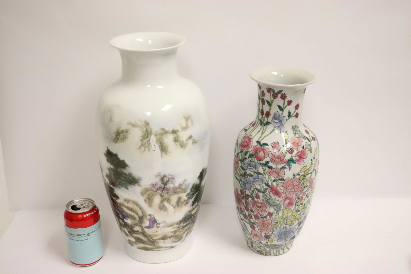 2 Chinese famille rose porcelain vases (1 of 13)